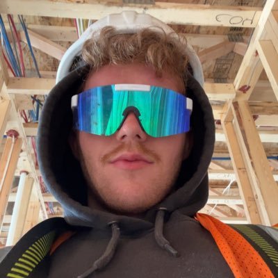 Dscovr_'s profile picture. 22 | @ApherXO