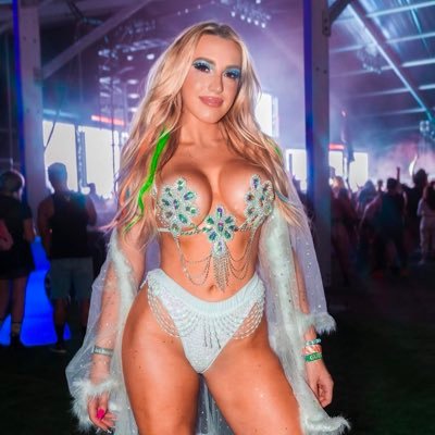 Your favorite rave girl 💗✨ What you’re looking for ⬇️⬇️⬇️