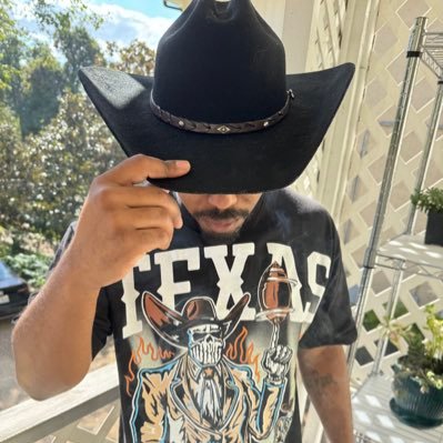 Comedian, pro wrestling fan, sold my peace to the New Orleans Saints