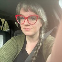 Suzanne MacNeil (@esooze) 's Twitter Profile