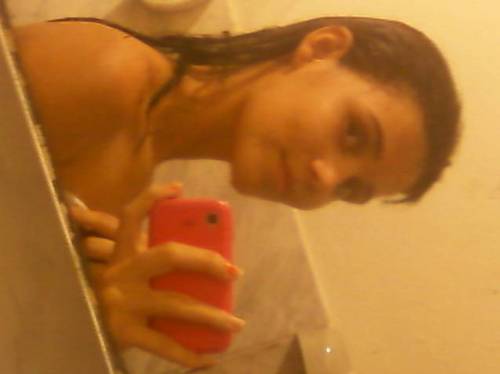 ,sou alegre,divertida,louca,psiquiopatrakkkk,xata,gent boa,malvada kk brincadeira... e tenho 14 anos kk
