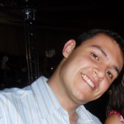 Graduado em Ciência da Computação - UFG, Mestre em Computação - ICMC - USP. Tento tocar violão. Dizem que sou NERD! Viciado em Tecnologia.