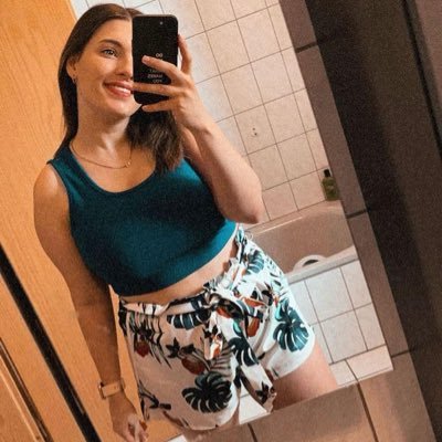 ogirimamd's profile picture. writer of dreams ,lover of culture and conversation that. matters one word at a time🌎 lover of skincare dream model❤️