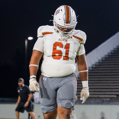 JacobiSmal72824's profile picture. class of 27, Alvin high school, #61🏈, 5’10 265, sq:535, bench:315, deadlift: 585, HM all district o-line, 8325471651📞