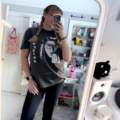 26 ~ Leo ~ Hufflepuff ~ Eras Tour Gillette 5/19 ~ I really want to meet Taylor Swift and give her the biggest hug ~ TN Followed on 9/30/18