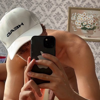 JrR12344567's profile picture. 