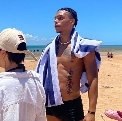 busco trabalhos, namoradas que trabalhem ou amigos que me indiquem no trabalho