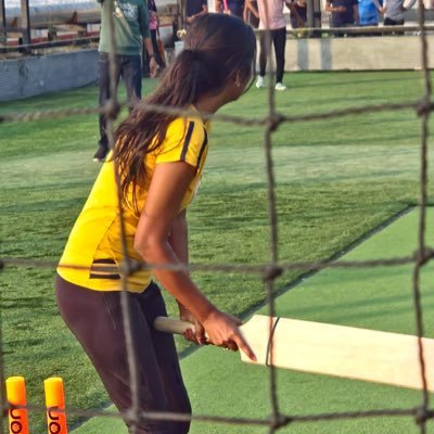 Tweeting random things 👩🏽💻 Virat Forever 🏏 !! vela vetti ilathapa biggboss papen 😂