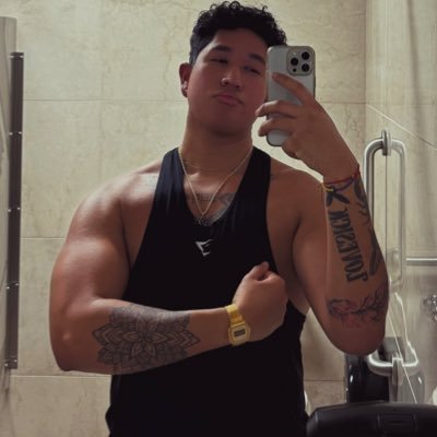 onlyotomi's profile picture. 