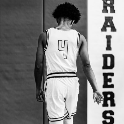 ᒍᗩᖇᗩᗴᒪ STᖇᗩᑌᘜᕼTᗴᖇ | 3.2 GPA | 5’6 Guard 140 lbs | OH📍| ‘28🎓 insta: rael2raww_