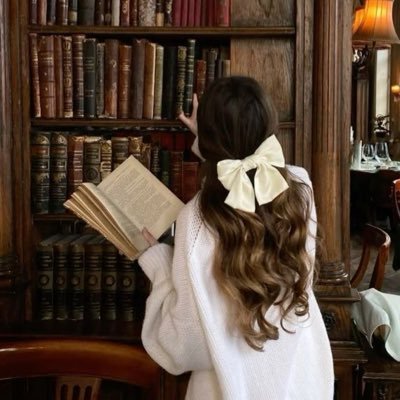 RahmAbdulrahim's profile picture. lecturer in English literature @kkueduksa | PhD scholar @UKM_my | multilingual | literarian | literary translator | ms.rahmaabdulrahim@gmail.com