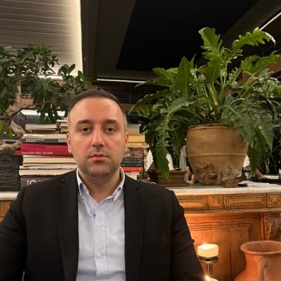 enesceberr's profile picture. İşletme - İstanbul Üniversitesi/Siyaset Bilimi Yüksek Lisans