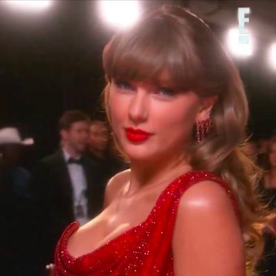 #swifty #lana | she/her | in her era’s era ☽ |fan account | caTS is incomplete without TS✯ #booktwt