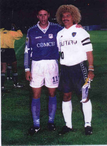 Jugador de futbol profesional, campeon copa Conmebol con Rosario Central, campeon con Millonarios de Colombia copa Merconorte, manija de la Seleccion Arg sub 17