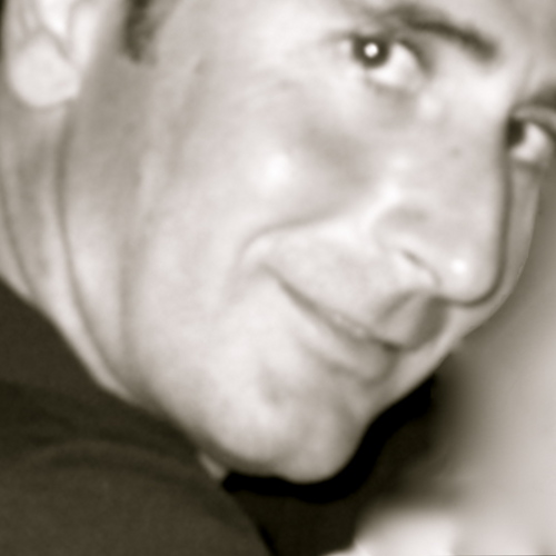 Restless & curious, father of 4, tech attracted, social media lover, snowboarder and motorcycle rider