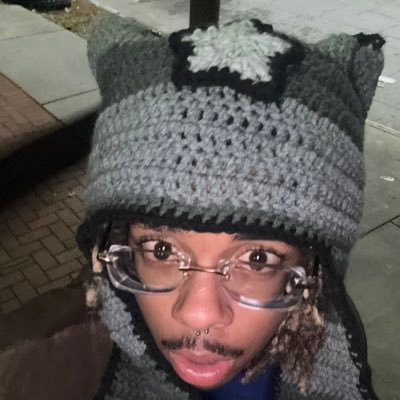 brokencookie77's profile picture. 