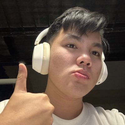 httpkarlos_'s profile picture. defined by the things that I love