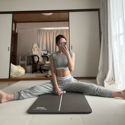 ヨガもピラティスも筋トレもストレッチもします。 読書は心の栄養です。instagramでは解剖学も発信 開業/投資