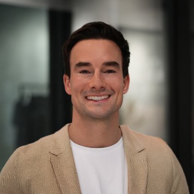 Creative Technology Consultant driving B2B growth through AI, automation, and visual storytelling