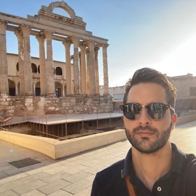 alehovelez's profile picture. 👨🏻‍💻