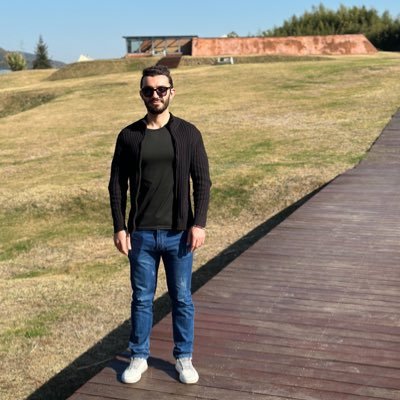 FaRiS_Jo_F's profile picture. لا يقعدن أحدكم عن طلب الرزق، ويقول: اللهم ارزقني، وقد علم أن السماء لا تمطر ذهبًا ولا فضة.