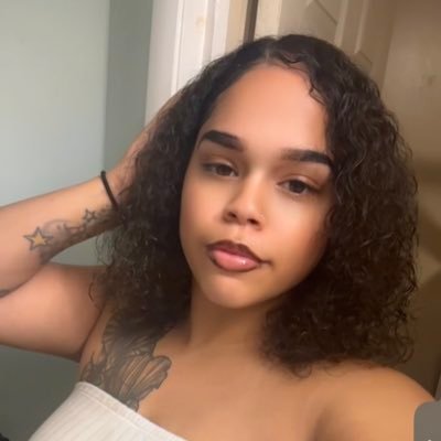 Class A Truck Driver 🚛♥️ • Mother 👩👧 Add my snap //lightskinbri19👻 IG : keepinupwbri_96