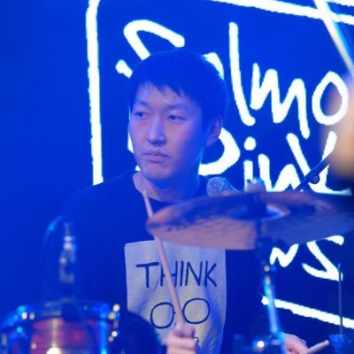 歌って叩いて弾く、シンガーソングライティングドラマーです。2025/4/2 EP 2種リリース!楽曲提供・ライブ出演依頼お待ちしております!リンクに作品をまとめてあります。 @salmonpinknowsドラム、@GumGirl5 サポート。 ドラム・作詞曲・ボーカル・ギター 📷@yuineblog