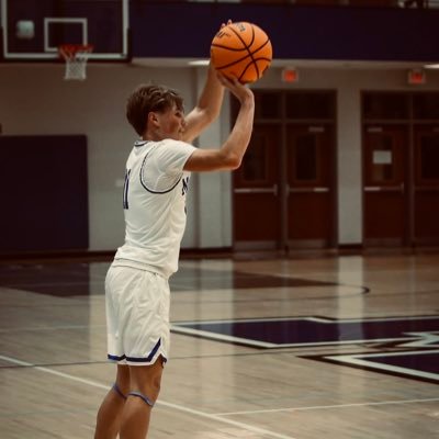 C/O 27’ | Basketball🏀: Combo Guard | Football🏈 : WR/QB | Hight/ Weight : 5’7/135 lbs