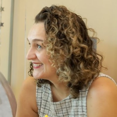 Jornalista | Mestra em Comunicação (UFG) | Doutoranda em Jornalismo (UFSC)
