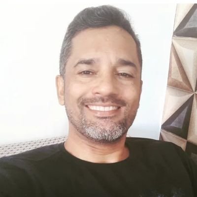 Brasileiro, patriota , conservador de direita,armamentista ,me sigam que seguirei de volta
