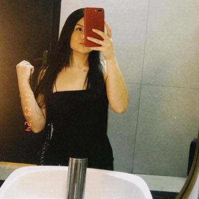 adornelless's profile picture. 