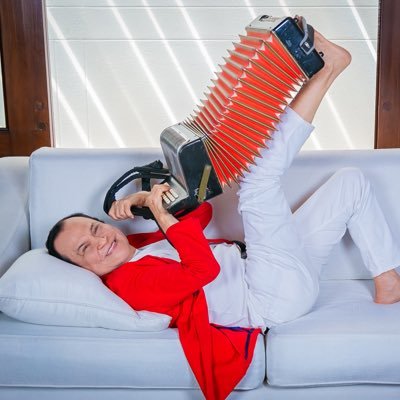 “ En mis venas no corre sangre , corre es MÚSICA”