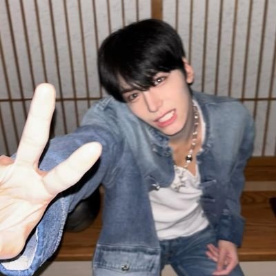 you deserve to be loved boy, you don't have to cry no more... 💫 jun's favorite lumi ☆