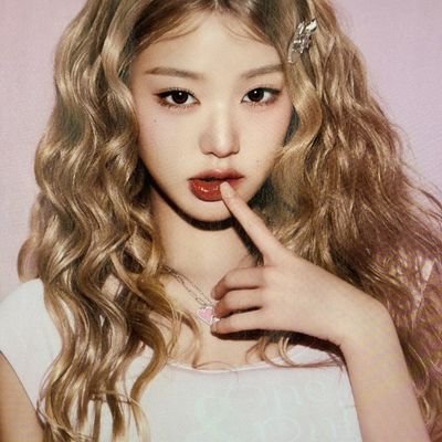 dayflychain's profile picture. music video critic 24/7
- fan account