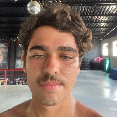 maluco diagnosticado com um sentimento verde branco e grená 🇧🇬