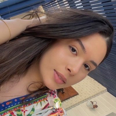 lauralcantara__'s profile picture. sou eu aliada a mim mesma contra mim