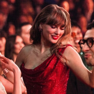 I’m only cryptic and Machiavellian cause I care 🌌 A Taylor Swift stan and an Anime fan | IFB | IA off and on 🩷🍉