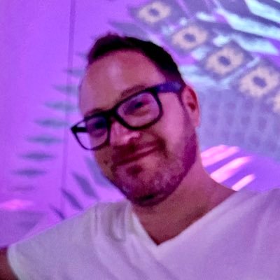 paulreeds's profile picture. Walking to the sound of my favourite tune...