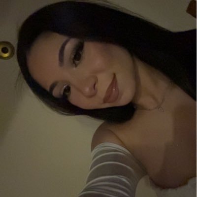 SupriseShawtey's profile picture. im draggin these hoes like harambe did the kid