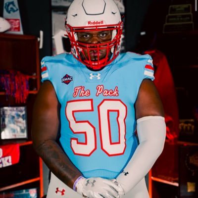 Christian athlete @CSUPFootball |Football. Hogz| Jeremiah 29:11| Romans 10:9| Isaiah 54:17 🐺