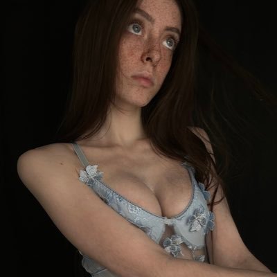 19 yo;) brat/switch🩷 “milf in training”🤫 ⬇️XXtra🌶️ links…. 🏳️🌈collabs:aangelxobiz@gmail.com