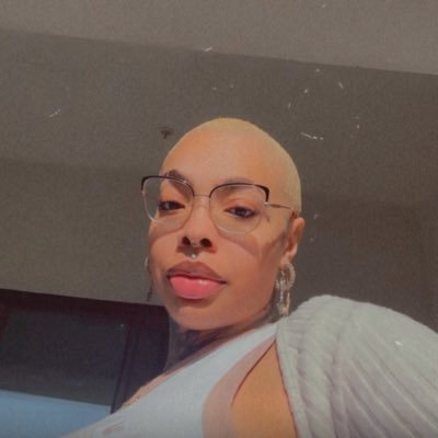 Best Loctician ANYWHERE 📍 Life is better with a lil chaos. All 💰 ain’t good money ❣️ Be mad at ya mama before you get mad at me !