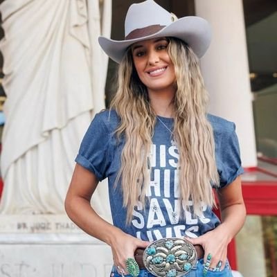 My Charisma is truthfully all I got working for me, My heart belongs to @OfSpursNRodeos and his belongs to the Rodeo.
21+ RP #Bonnie