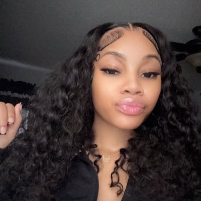 xoxoziiii's profile picture. i just be talking. 🎧