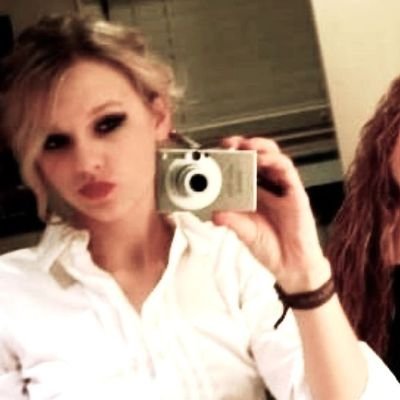 CamwowV's profile picture. ☾
