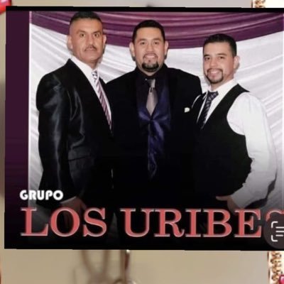 Director 2da voz y tecladista de grupo musical los URIBES