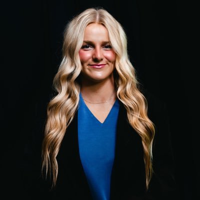emma_hale01's profile picture. Sports Media Student at @KUJournalism | Sports Reporter & Anchor for @PlaymakersKU & @sportsinkansas | Passionate about sports coverage & storytelling🎥🏀🎤