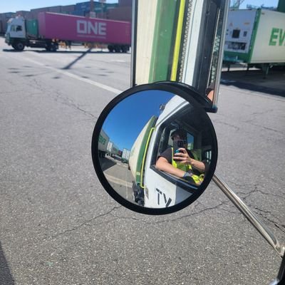 Longshoreman, Gamer, Streamer https://t.co/VbHtEmd9Pc come chill