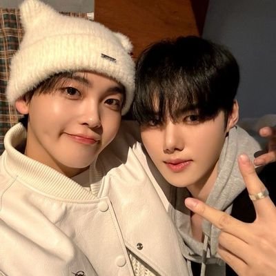 fan acc🧘🏻♀️ suka kpop n thaienthu~ #CRAVITY #DRIPPIN #STRAYKIDS #LYKN #WILLIAM #DEW #SKY #NANI #DEWNANI 👀