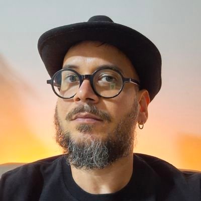 Perfil de Rudi Garrido, dedicado a comentários da minha caixola.
Gosto de música, Brasil, macumba, tecnologia e socialismo.
